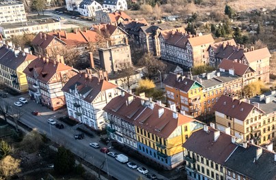 Semafor w górę! Dawne osiedle kolejarskie zaczyna zmieniać wygląd