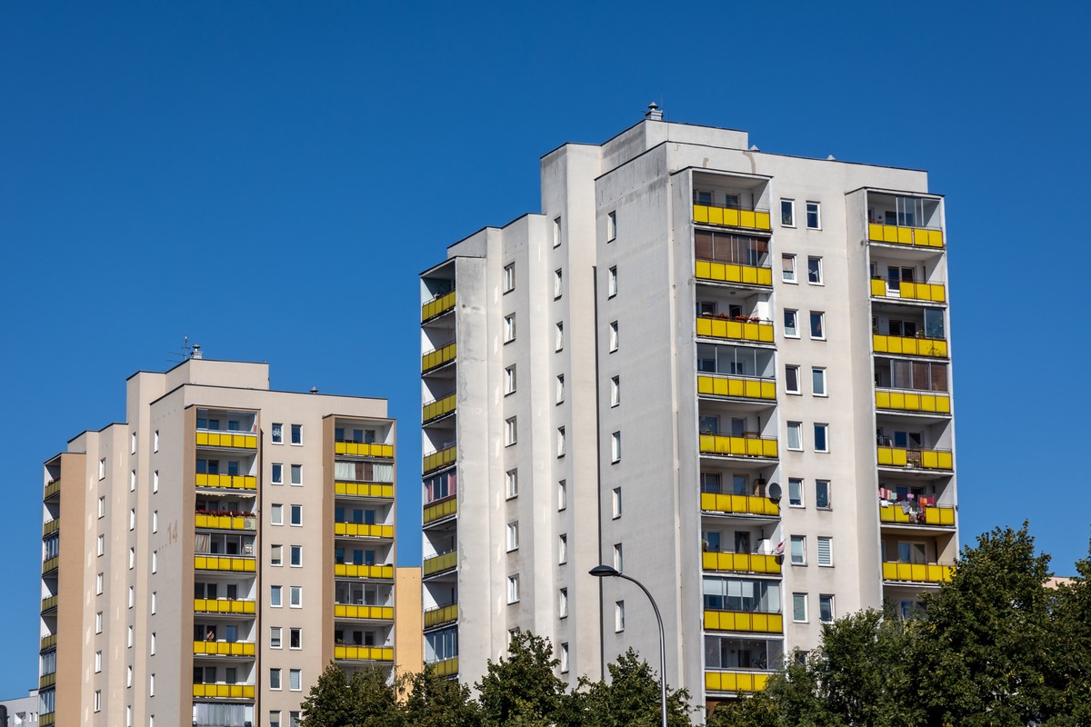 Kupujących coraz mniej, ceny mieszkań nie spadają. Zaskakująca sytuacja na rynku