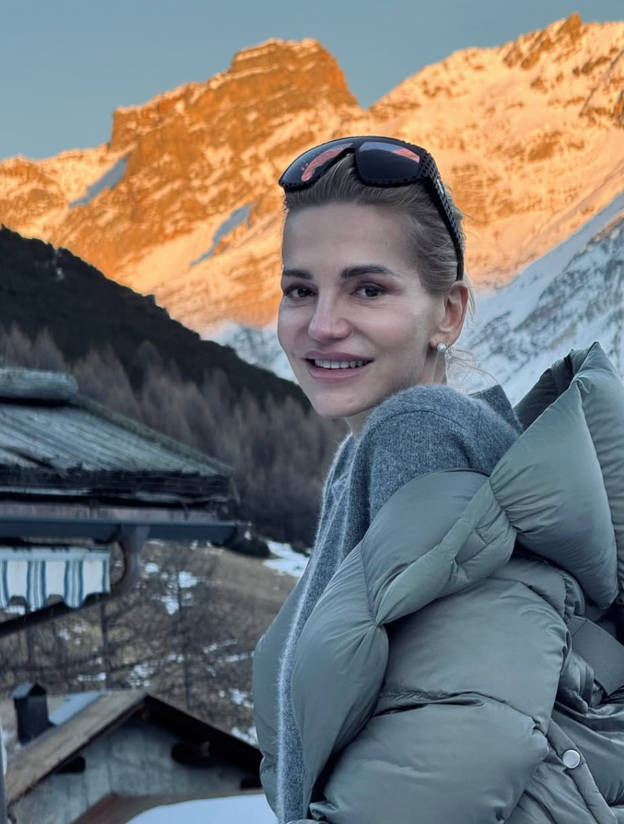 Speváčka Dara Rolins.