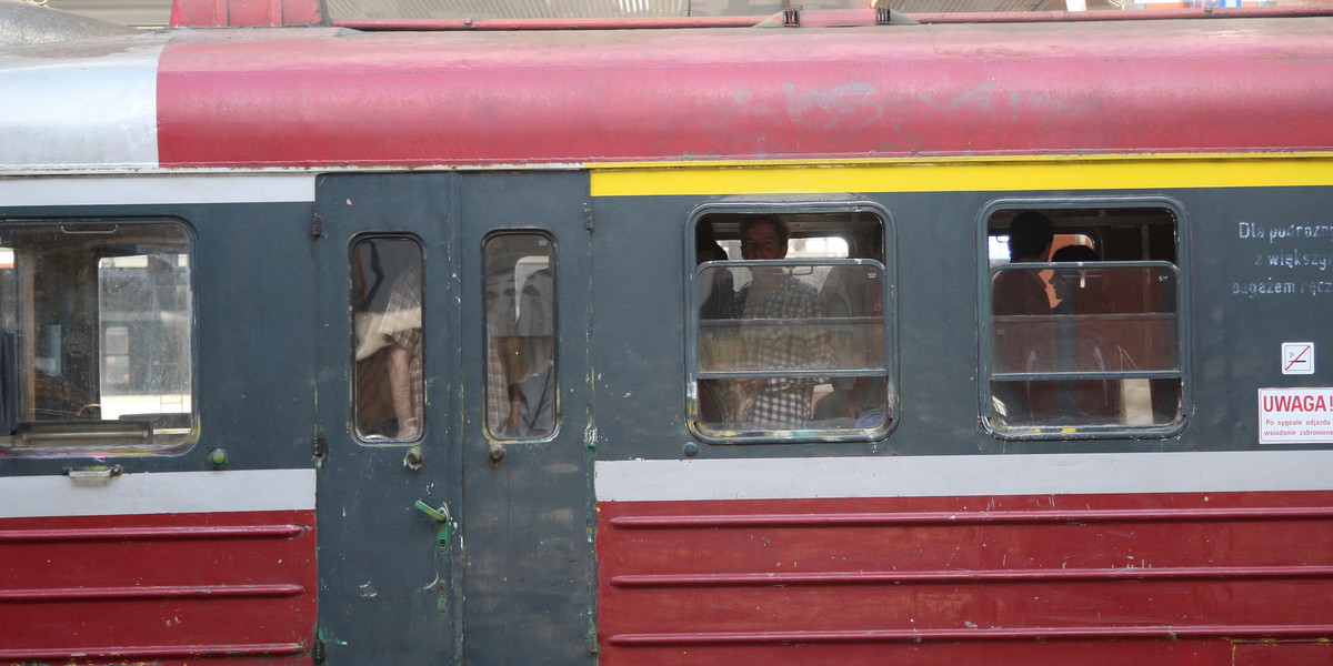 Zniszczone pociągi PKP w Krakowie