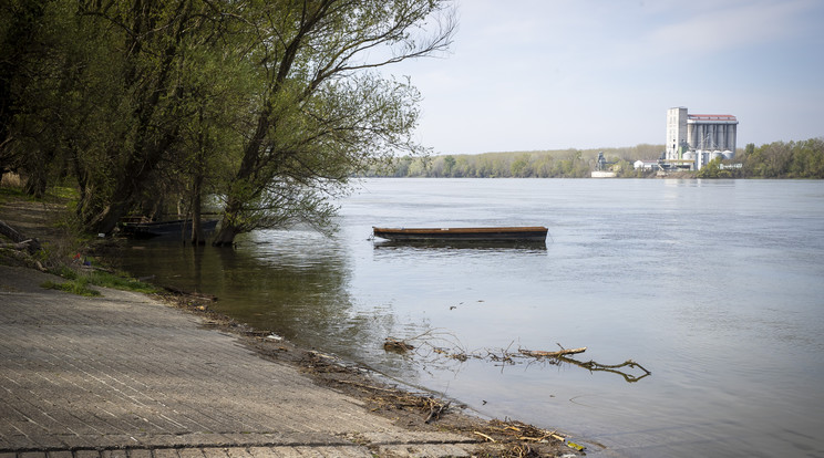 Egy férfi holttestére bukkantak Szlovákiában, a testet a Duna sodorta a partra/ Fotó: Ringier-archív