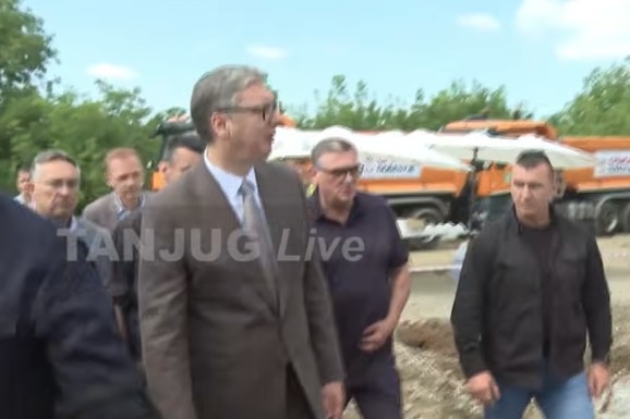 "UVEK ĆU DA PRUŽAM RUKU, ALI TEŠKO JE" Vučić o pozivima na dijalog: "Celu svoju kampanju su zasnovali na mržnji" (VIDEO)