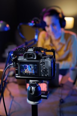 Czy producenci filmów mogą skorzystać z 8,5% ryczałtu od przychodów ewidencjonowanych dla nagrań audio-wizualnych?