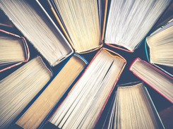 Tylko 37 proc. Polaków czyta książki. Zdaniem resortu kultury to... sukces. 'Spadek został zatrzymany'