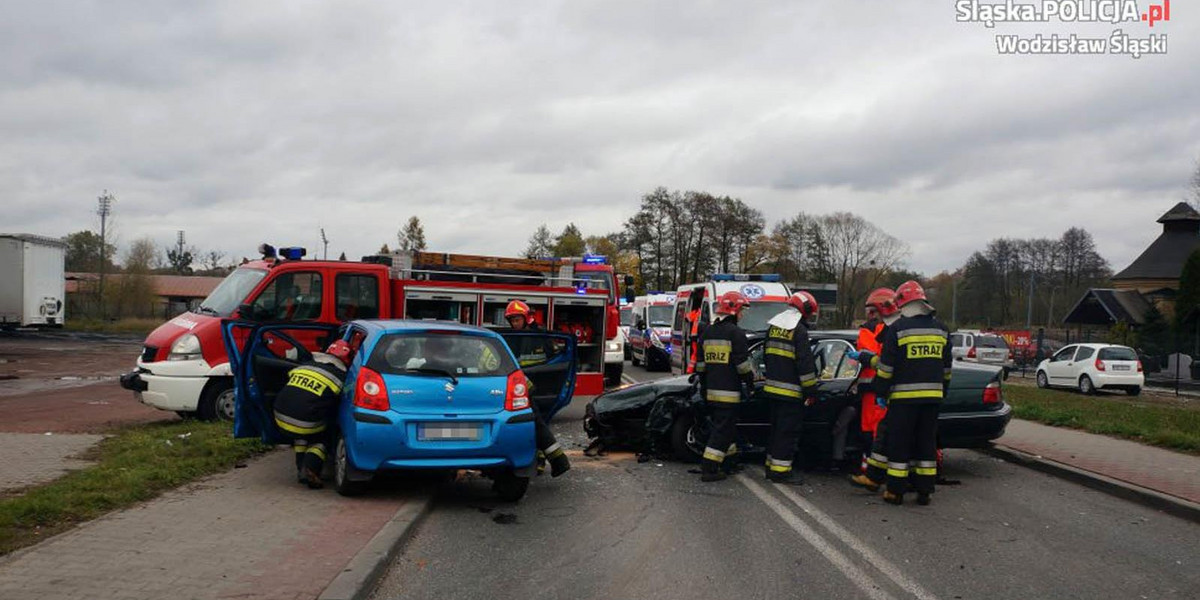 Kraksa na Śląsku. Pięć osób w szpitalu