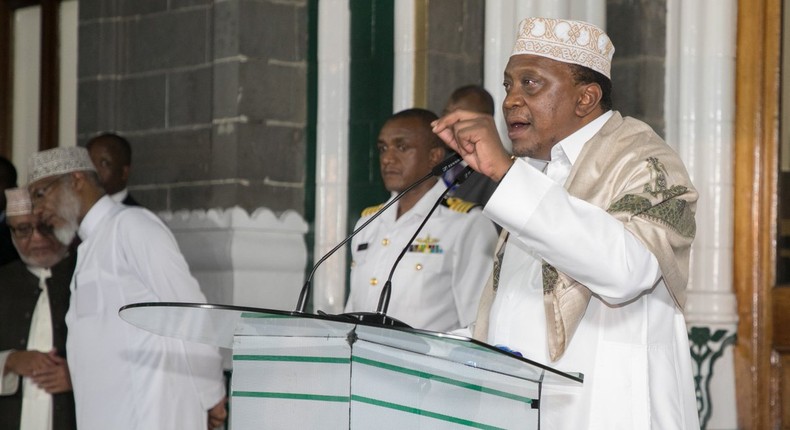 President Uhuru Kenyatta addresses Muslim faithfuls at Jamia Mosque in historic maiden visit by a sitting president (PSCU)