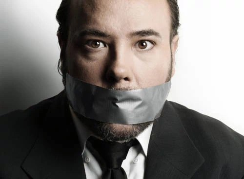 Nowe prawo może wpłynąć na ograniczenie wolności słowa w internecie.