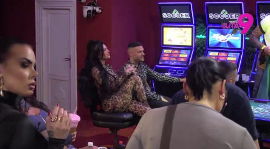 Sevaju varnice između Anđela Rankovića i Stanije Dobrojević, svi ih gledaju