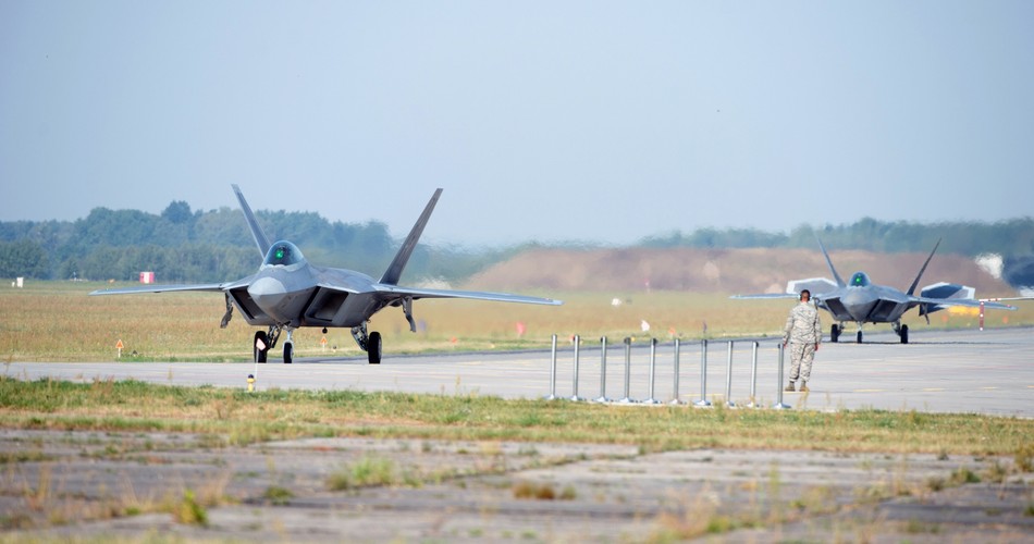 Konstrukcje F-22 sprawia, że jest on trudno wykrywalny przez radary.
<br><br> 
(ukit) PAP/Grzegorz Michałowski