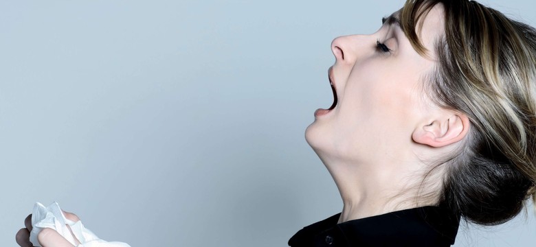 В носу щекочет и хочется чихать. Капать в нос. В носу щекочет и хочется чихать. Чихнул рисунок. В носу щекочет и хочется чихать.