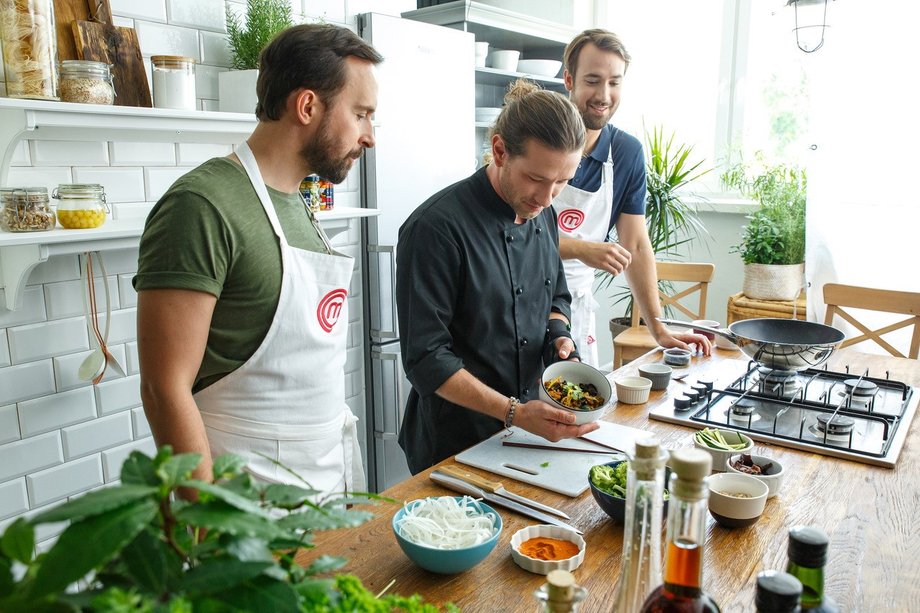 Seria garnków i patelni MasterChef 2.0 to profesjonalne naczynia stworzone z myślą o wszystkich, którzy chcą poczuć się jak prawdziwy szef kuchni