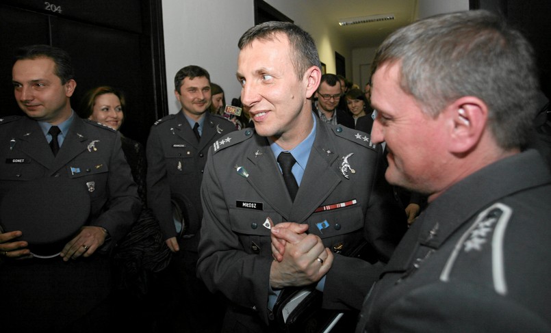 Podpułkownik Marek Miłosz, pilot śmigłowca