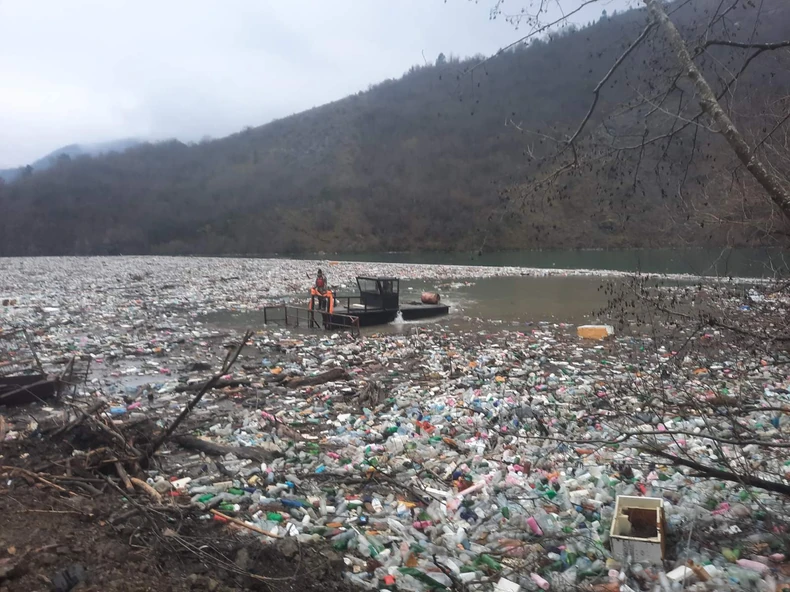 Akcija čišćenja jezera nastavljena posle praznika