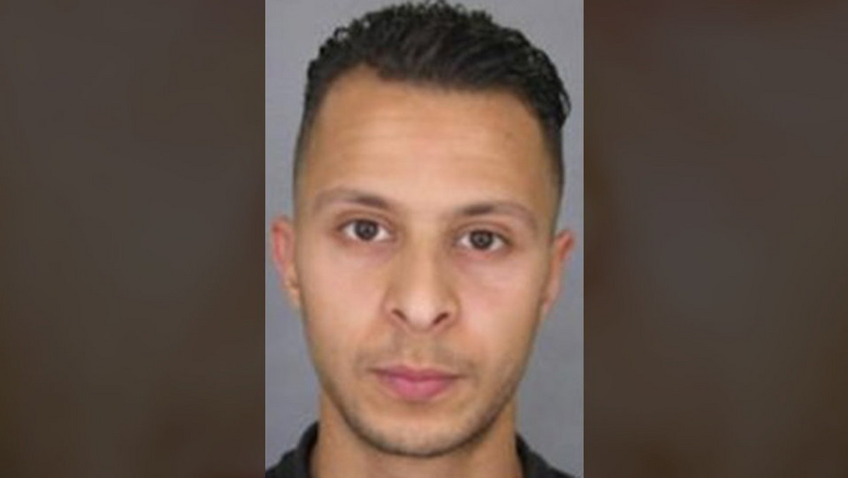 Abdeslam Salah, jedyny terrorysta, który przeżył zamachy we Francji, przedostał się do Syrii - podaje Reuters. Salah to obecnie chyba najbardziej poszukiwany człowiek na świecie. Jest podejrzewany o udział w kilku zamachach na terenie Paryża. Zginęło w nich blisko 129 osób.