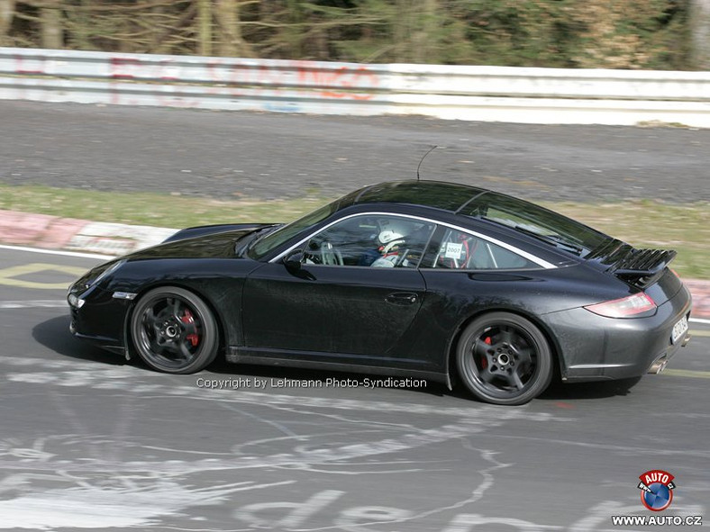 Zdjęcia szpiegowskie: przedwczesny facelifting także dla Porsche 911 Targa