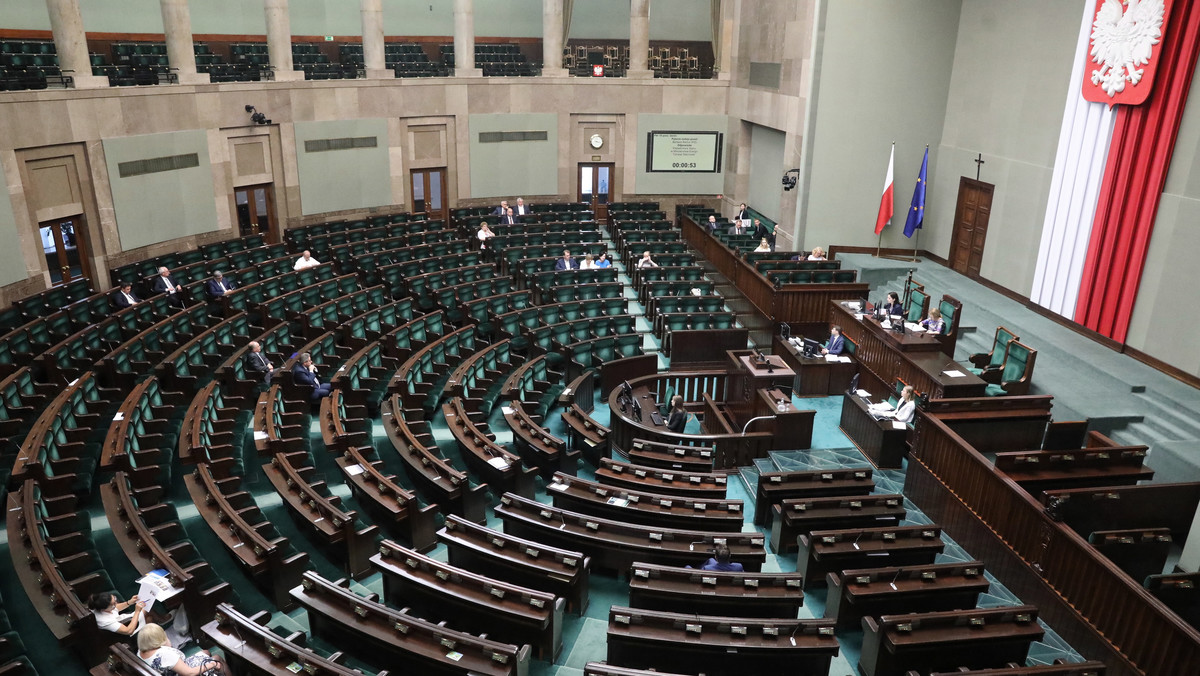 PiS złożyło w Sejmie projekt noweli Kodeksu wyborczego, zgodnie z którym Sąd Najwyższy będzie orzekał w składzie całej Izby Kontroli Nadzwyczajnej i Spraw Publicznych m.in. o sprawach takich jak ważność wyborów prezydenckich, do Sejmu, Senatu i PE.