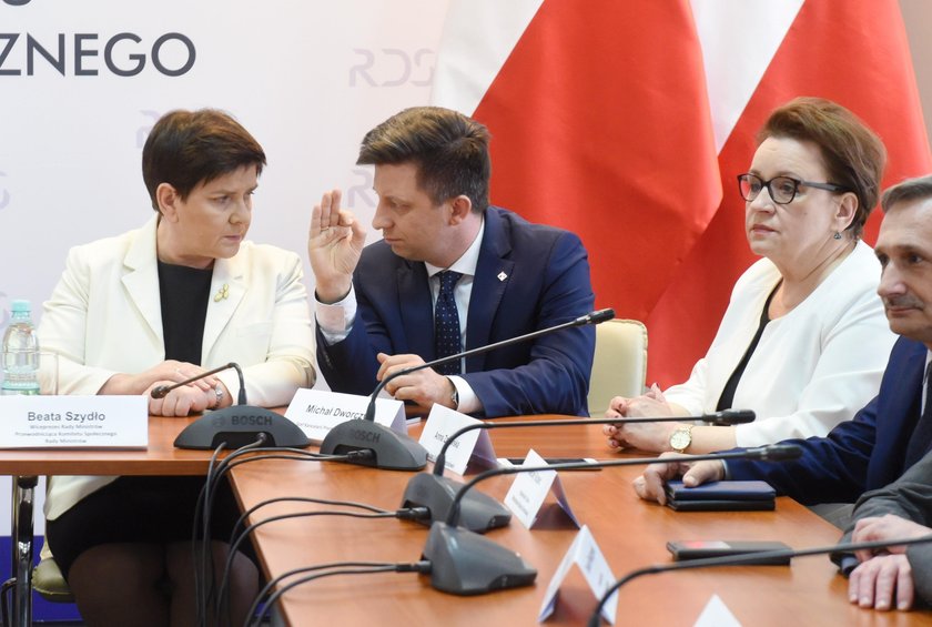 Minister edukacji zostaje. Odwołania Zalewskiej chciała opozycja