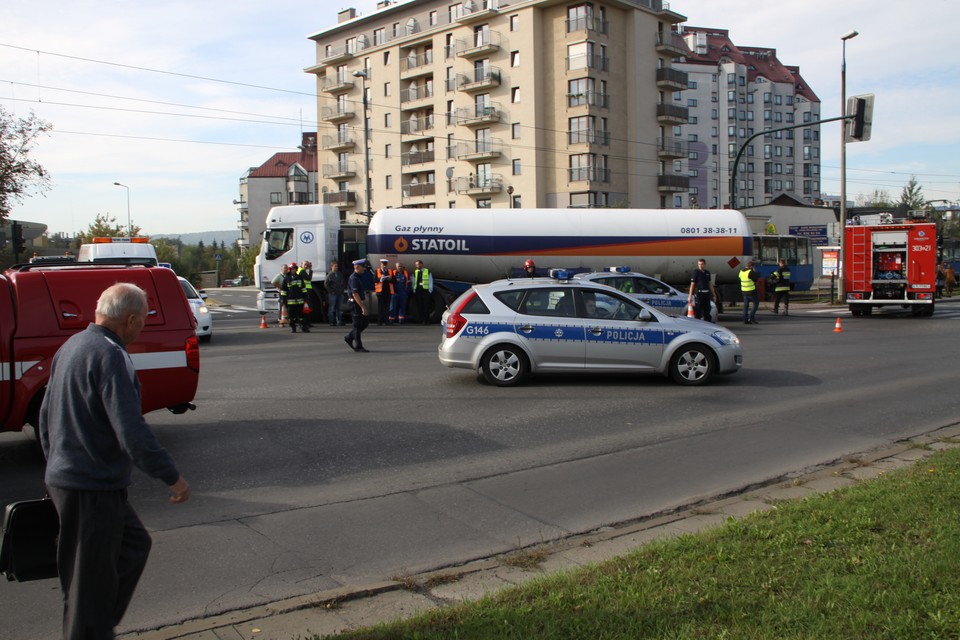 Tramwaj zderzył się z tirem