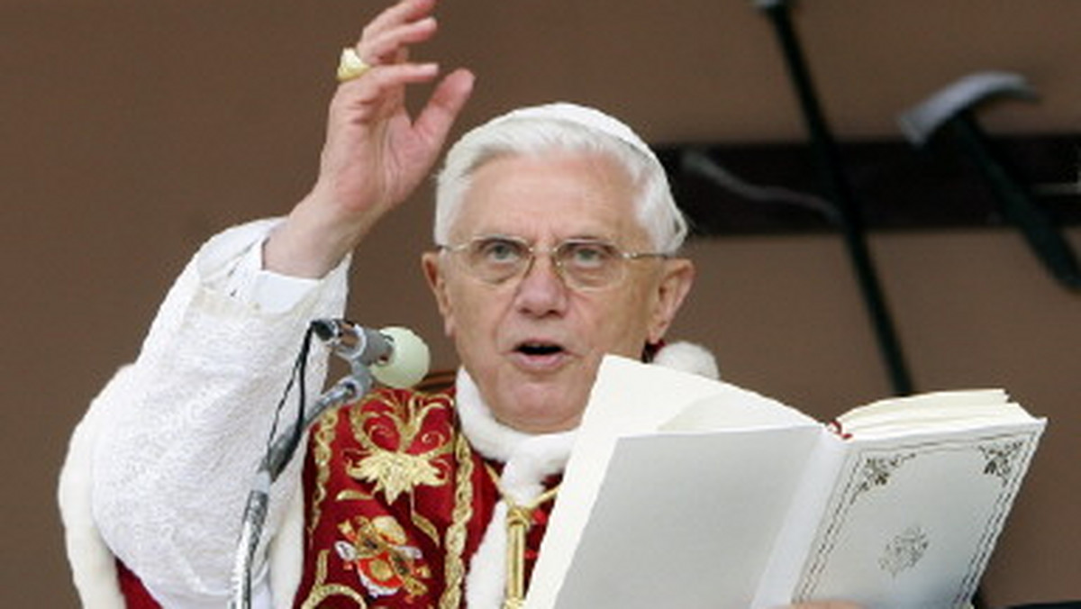 Czy antykoncepcja przynosi człowiekowi tak dużą szkodę duchową, że lepiej byłoby umrzeć niż świadomie i dobrowolnie ją stosować? Artur Sporniak ("Tygodnik Powszechny") na swoim blogu w Onet.pl pisze, że Benedykt XVI postanowił powrócić do tego problemu, komentując encyklikę Pawła VI "Humanae vitae".