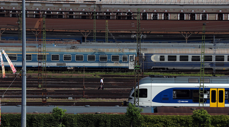 Kőbánya felsőnél váltóhiba lassítja a forgalmat, ezért késnek a hatvani vonalon a Keleti pályaudvar felé közlekedő vonatok/ Fotó: Ringier-archív