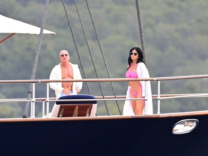 Džef Bezos i Loren Sančez