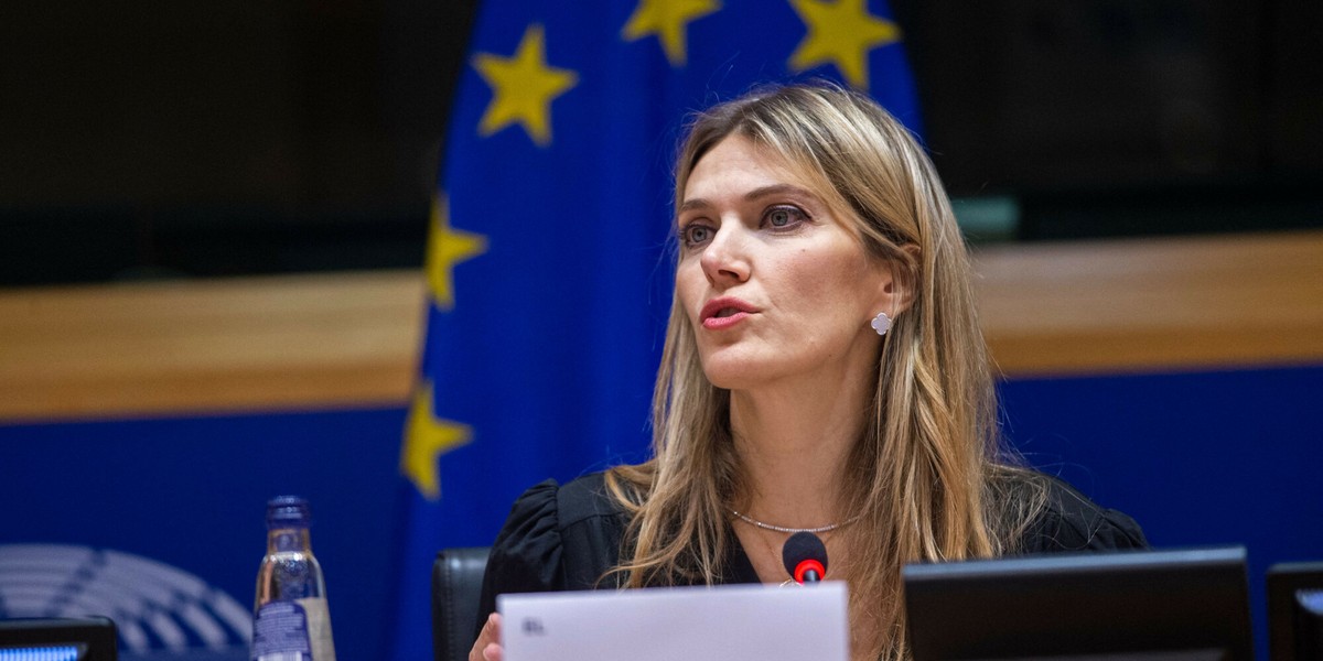 Grecka polityk i wiceprzewodnicząca Parlamentu Europejskiego Eva Kaili przemawia podczas ceremonii wręczenia Europejskiej Nagrody Książkowej w Brukseli. 