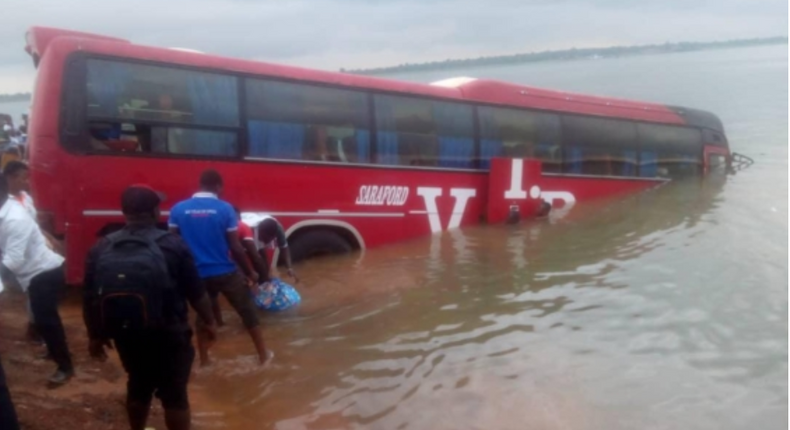 Bus falls into River Oti in failed attempt to get onto pontoon 