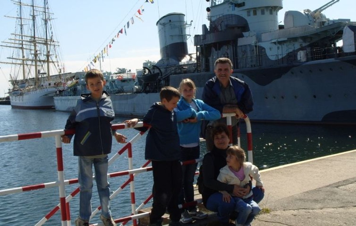 Rodzina zastępcza Katarzyny i Marka Malińskich. Na zdjęciu z dziećmi - Magdą, Michałem i Mikołajem