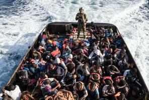 Libijska straż przybrzeżna zatrzymała 147 nielegalnych imigrantów próbujących przedostać się do Europy.