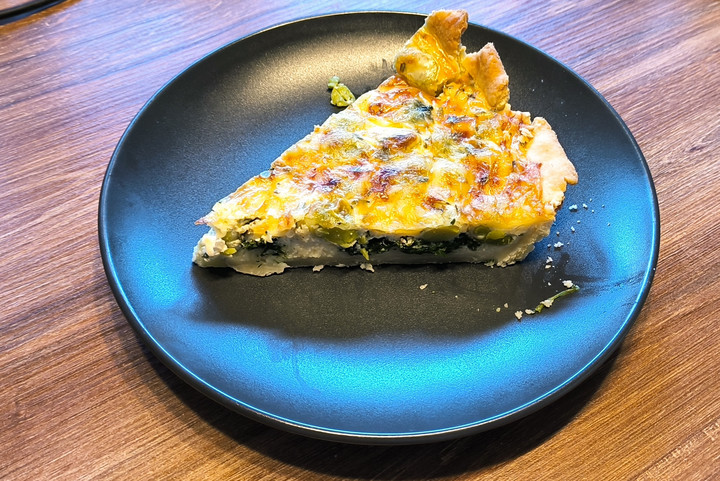 Quiche koronacyjny króla Karola III - jedna porcja