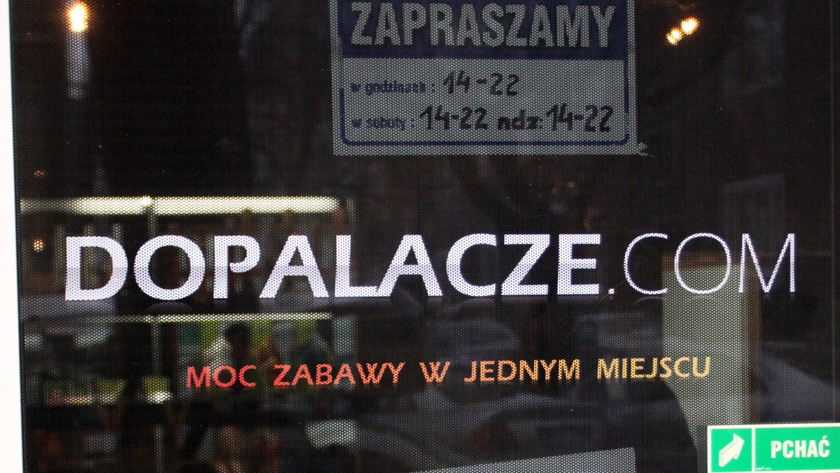 "Rzeczpospolita": Kierowcy, jeżdżący po spożyciu dopalaczy, są bezkarni - alarmują policjanci.