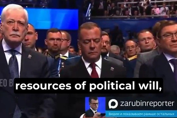(VIDEO) PUTIN PRIČA, A U PUBLICI - INCIDENT! Jedan od njegovih najbližih saradnika ZASPAO usred ključnog govora: Snimak Medvedeva se munjevito širi