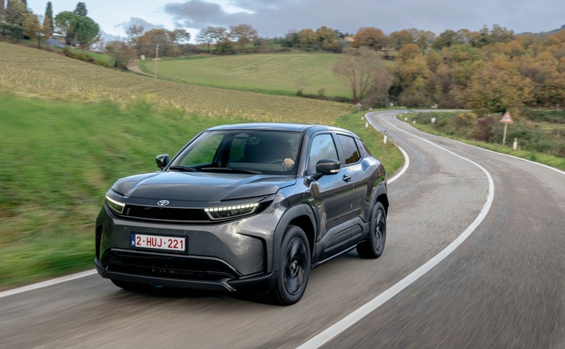 Nowy SUV Toyoty to hit. Cena? Chińczycy na deskach