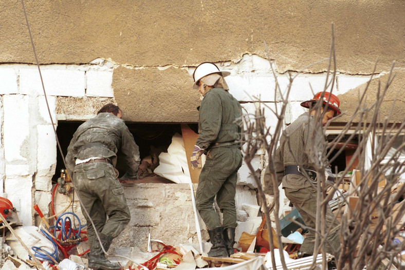 Akcja ratownicza i ewakuacja mieszkańców w Gdańsku po wybuchu gazu w 1995 r.