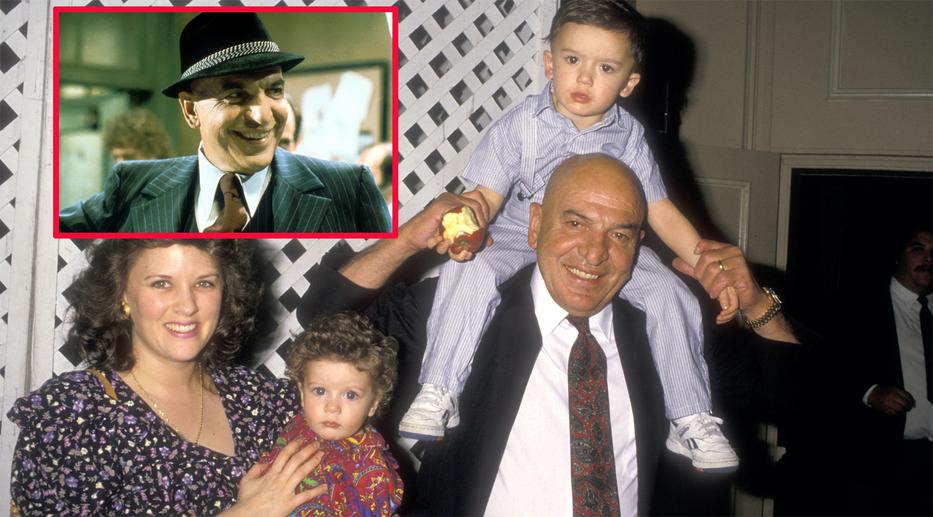 Telly Savalas lánya balra édesanyja karjaiban Fotó: Getty Images