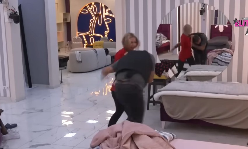 Potukli se Aneli i Asmin