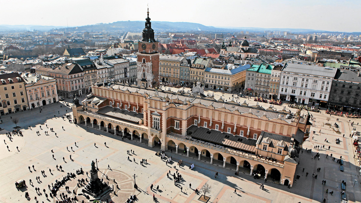 Wieża mariacka wymaga remontu i prawdopodobnie do końca 2014 r. będzie zamknięta dla turystów. W przyszłym tygodniu zostanie ogłoszony powtórny przetarg na wykonawcę renowacji - poinformował dyrektor administracyjny parafii mariackiej Ryszard Dydek.