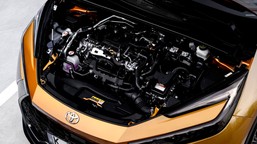 nowy suv toyoty spala 4,7 l na 100 km. ceną odcina się od chińskiej konkurencji