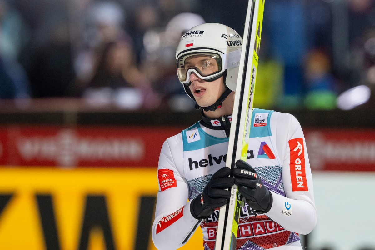 PŚ w skokach. Tomasiak bisko podium w Engelbergu. Embacher pobił rekord skoczni