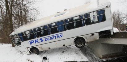 Cud pod Szczytnem! Autobus spadł z mostu! Wszyscy przeżyli