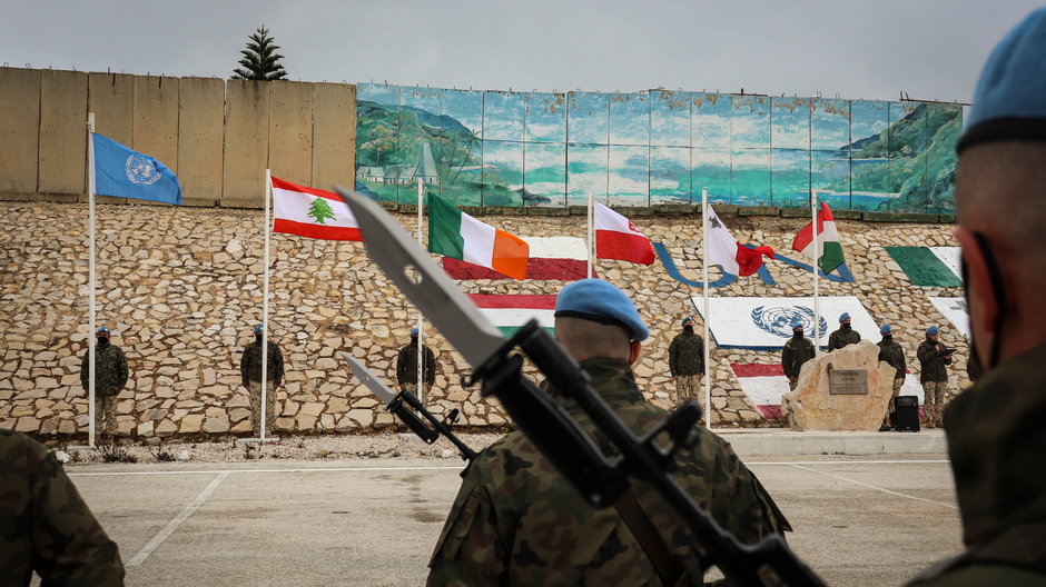 We wtorek, 2 marca 2021 r., w libańskiej bazie Camp Shamrock, odbyło się przekazanie obowiązków pomiędzy II i III zmianą PKW UNIFIL. Źródło: Wojsko Polskie