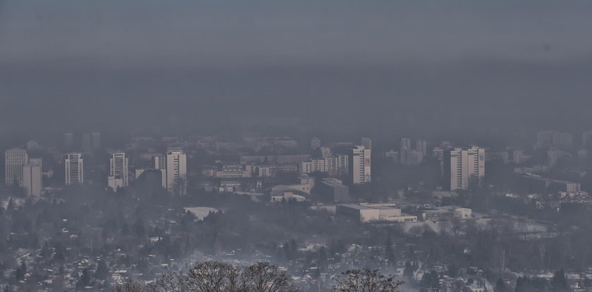 Służby za późno informują o smogu?! Zobacz, jak robią to w innych państwach