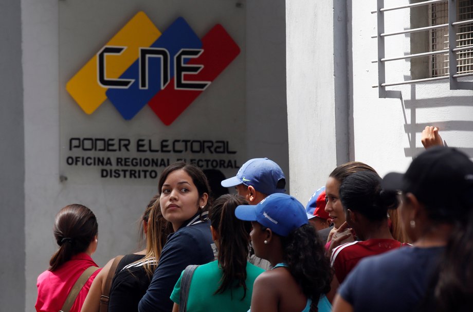 People gather outside a validation center during the Venezuelan CNE's second phase of verifying signatures for a recall referendum against President Maduro, in Caracas, June 24, 2016.