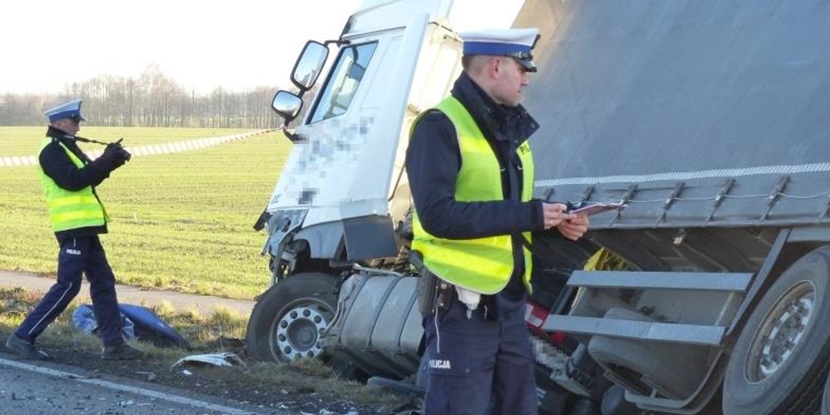 Tragedia na DK12. 38-latka wyjechała na czołówkę z ciężarówką