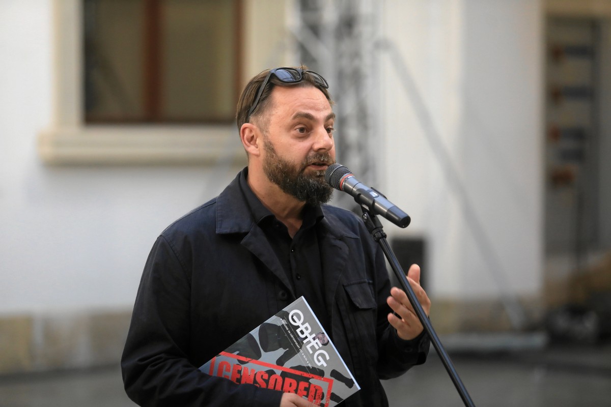 Zamek Ujazdowski Centrum Sztuki Wspólczesnej . Otwarcie wystawy " Polonia bez cenzury 2 ", na zdjeciu dyrektor CSW Piotr Bernatowicz