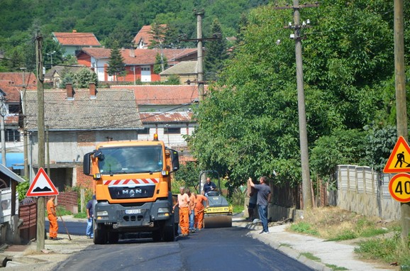 Rezultat slika za Novi asfalt posle 43 godine,