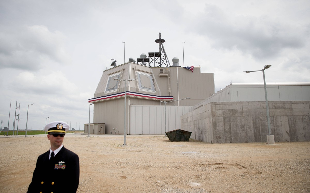 Baza w Deveselu w Rumunii, która rozpoczęła działania w 2016 r. Jest to część systemu obrony przeciwrakietowej NATO