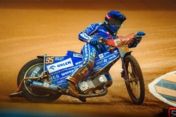 Bartosz Zmarzlik na podium żużlowej Grand Prix w Malilli