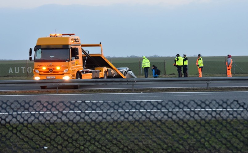 Limuzyna BMW z prezydentem Andrzejem Dudą wypadła z autostrady