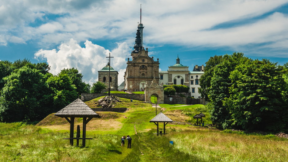 Dyrekcja Świętokrzyskiego Parku Narodowego może stracić użytkowanie wieczyste terenu na Świętym Krzyżu, co otworzyłoby furtkę dla ojców oblatów